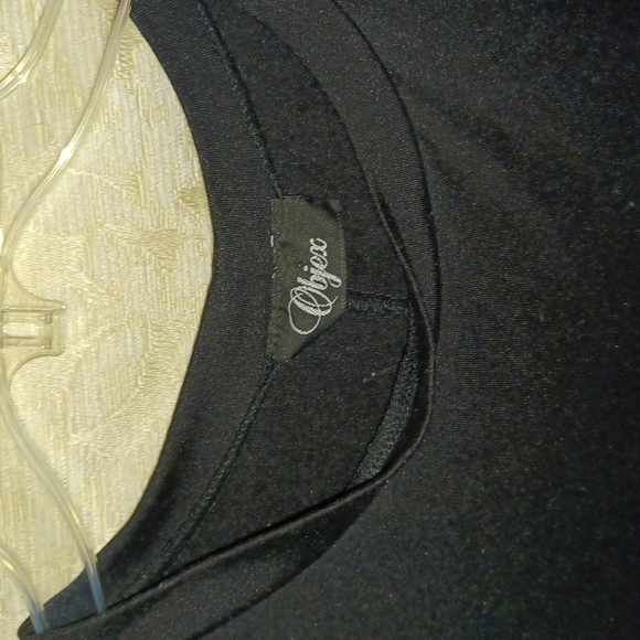 Split back top. ⚫ - Picture 2 of 7